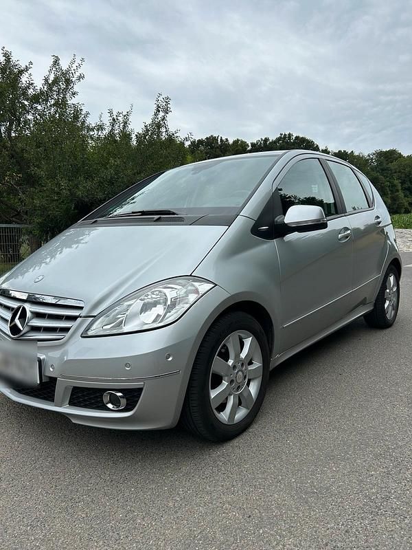 Silber Gebraucht 2010 Mercedes A200 Limousine | 7.400 € (Fairer Preis) - Bild 1/4
