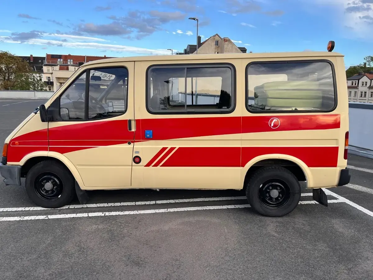 Occasion Ford Transit S 80 ch (58 kW) 1993 Beige Monospace