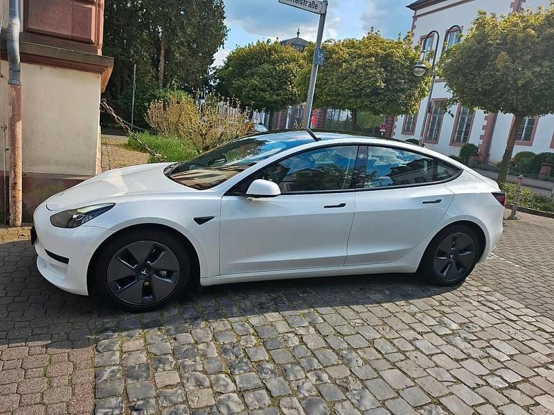 Gebraucht Tesla Model 3 Standard Range 239 kW (325 PS) 2021 Weiß Limousine