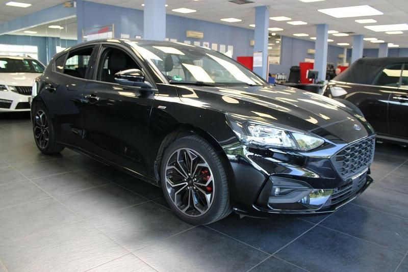 Schwarz Gebraucht 2021 Ford Focus ST-Line X Limousine | 22.980 € (Fairer Preis) - Bild 1/4