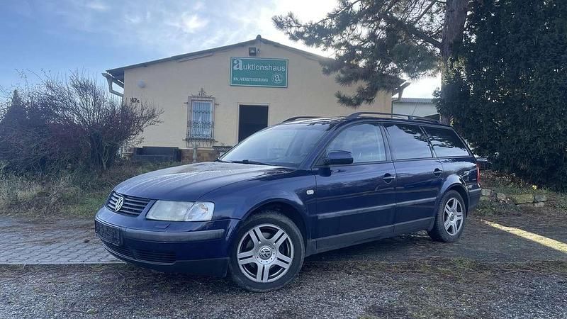 Blau Gebraucht 2000 VW Passat Highline Kombi | 2.200 € (Fairer Preis) - Bild 1/4