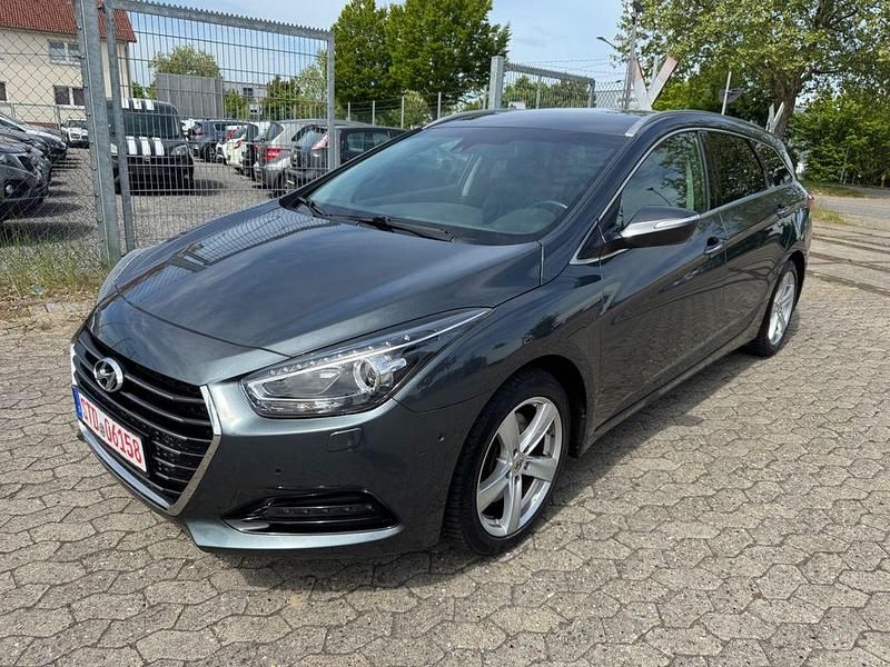 Grau Gebraucht 2016 Hyundai i40 Premium Kombi | 11.999 € (Fairer Preis) - Bild 1/4