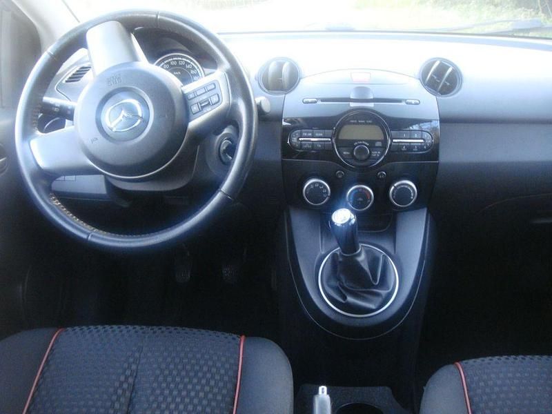 Second-hand Mazda 2 Edition 75 CP (55 kW) 2012 Albastru Berlinǎ