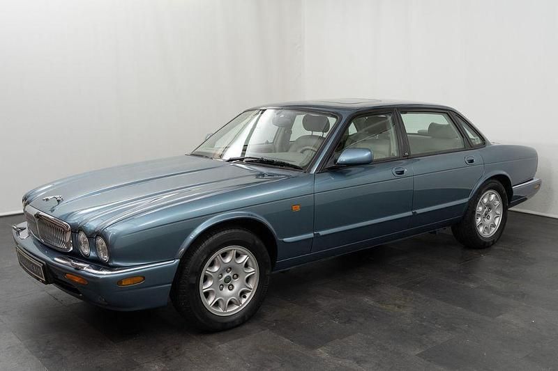 Grün Gebraucht 1997 Jaguar XJ8 Limousine | 13.900 € - Bild 1/4