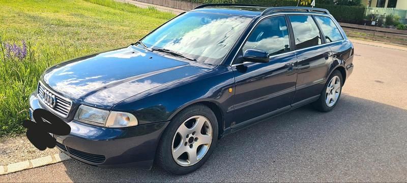 Blau Gebraucht 1997 Audi A4 Kombi | 1.199 € (Guter Preis) - Bild 1/4