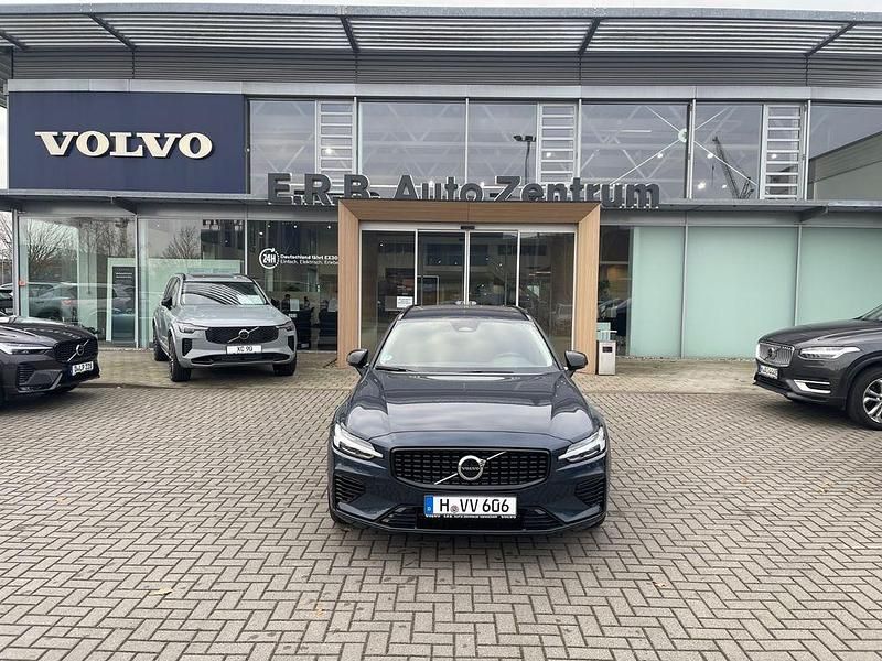 Gebraucht Volvo V60 Plus 310 PS (228 kW) 2025 Blau Kombi