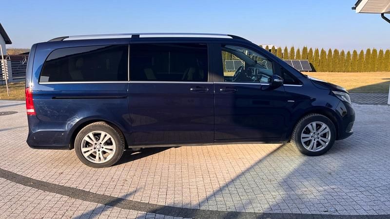 Gebraucht Mercedes V250 Avantgarde 190 PS (139 kW) 2015 Blau Van / Kleinbus