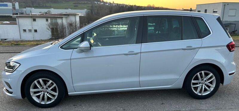 Weiß Gebraucht 2018 VW Golf Sportsvan Highline Van / Kleinbus | 14.500 € (Guter Preis) - Bild 1/4