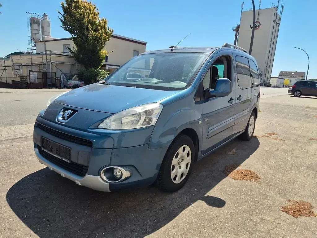 Gebraucht Peugeot Partner Tepee Family 111 PS (81 kW) 2011 Blau Van / Kleinbus