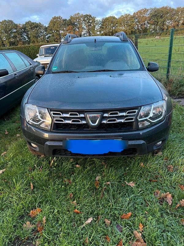 Grau Gebraucht 2015 Dacia Duster SUV | 3.150 € (Superpreis) - Bild 1/4