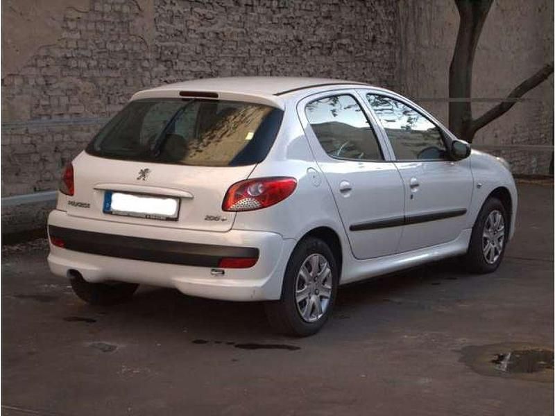 Gebraucht Peugeot 206 60 PS (44 kW) 2009 Weiß Kleinwagen