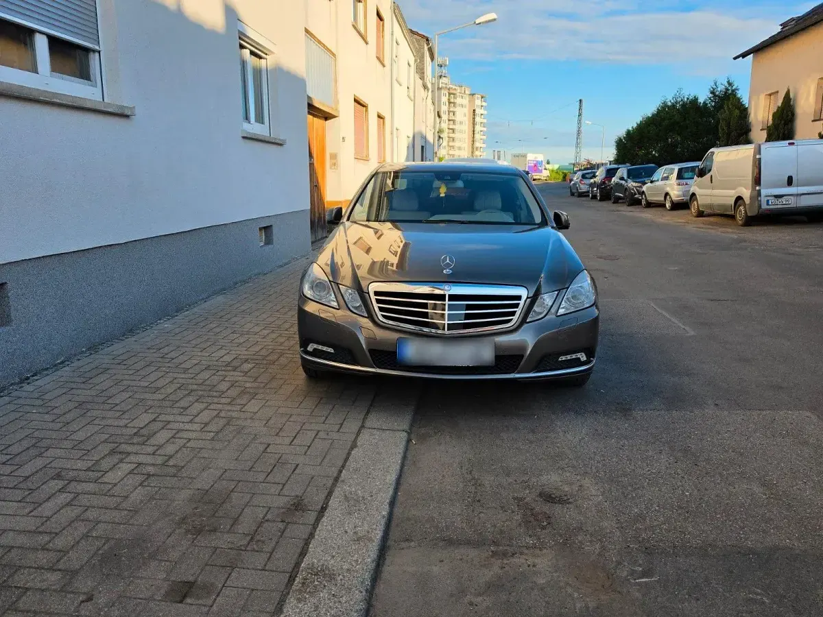 Gebraucht Mercedes E350 Elegance 231 PS (169 kW) 2010 Grau Limousine