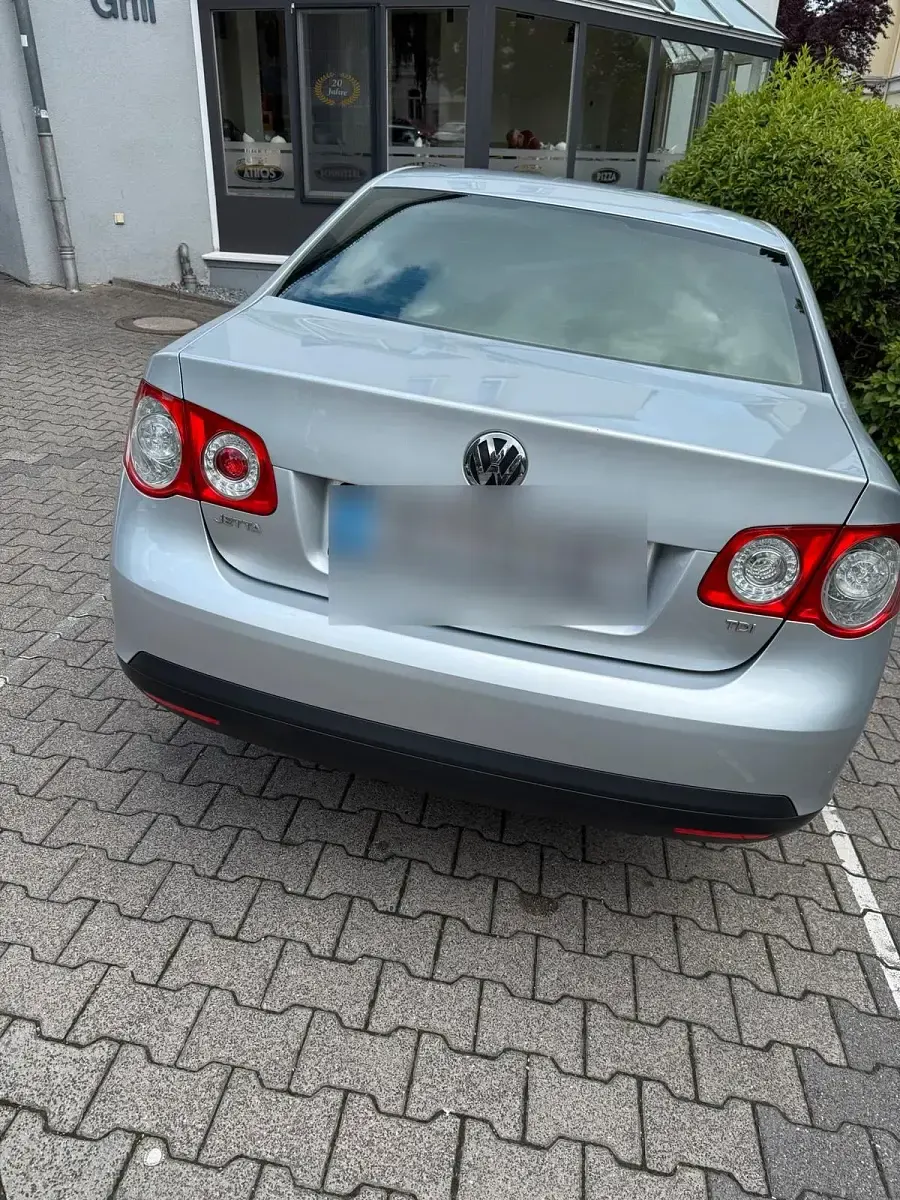 Gebraucht VW Jetta 105 PS (77 kW) 2010 Silber Limousine