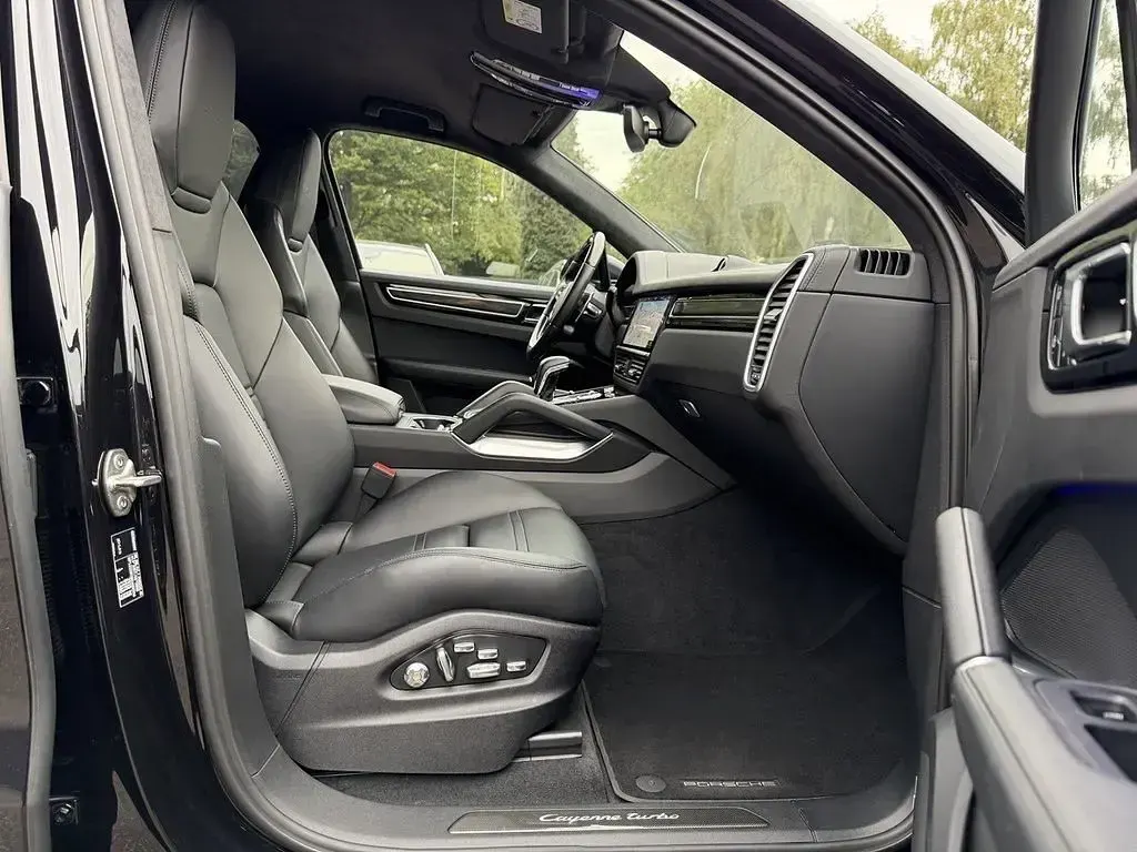 Gebraucht Porsche Cayenne Turbo 549 PS (403 kW) 2019 Schwarz (metallic) SUV