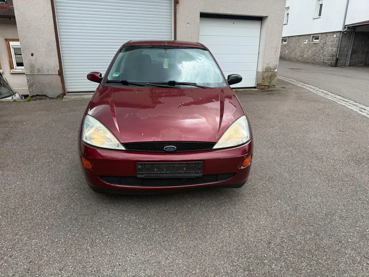 Gebraucht Ford Focus 105 PS (77 kW) 1999 Rot Kleinwagen