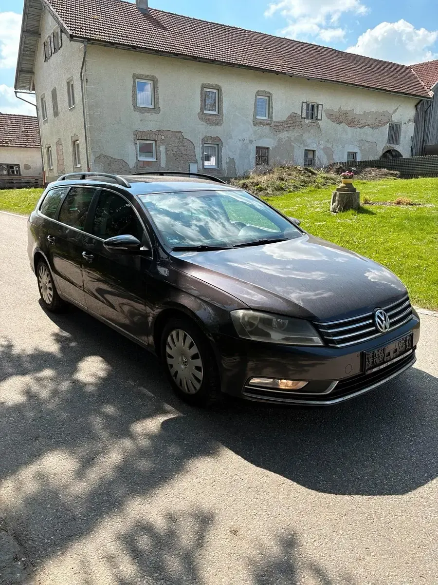 Gebraucht VW Passat 140 PS (102 kW) 2011 Braun Kombi