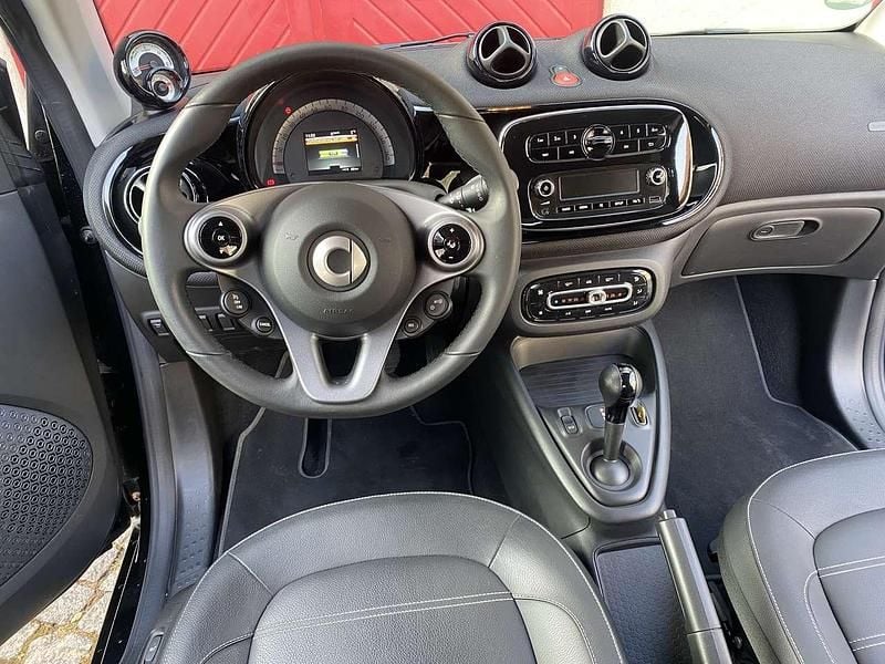 Gebraucht Smart ForTwo Coupé 60 kW (82 PS) 2022 Schwarz Kleinwagen