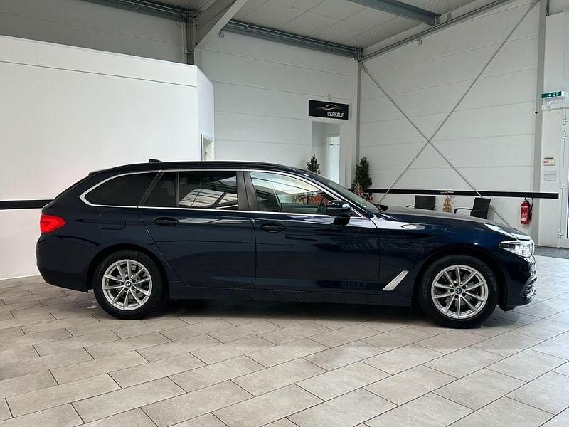 Gebraucht BMW 520 Sport Line 409 PS (300 kW) 2017 Imperialblau brillanteffekt Kombi