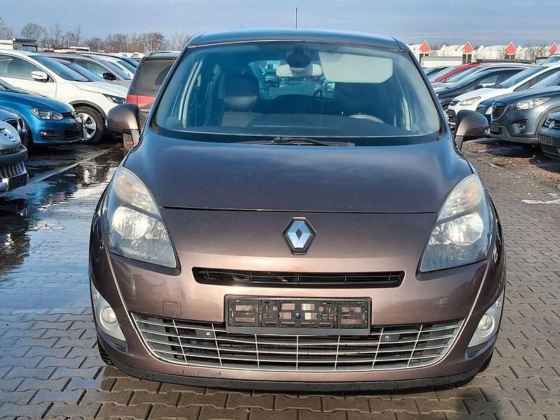 Gebraucht Renault Scénic III Luxe 131 PS (96 kW) 2011 Braun Van / Kleinbus