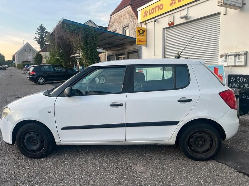 Weiß Gebraucht 2008 Skoda Fabia Limousine | 890 € (Guter Preis) - Bild 1/4