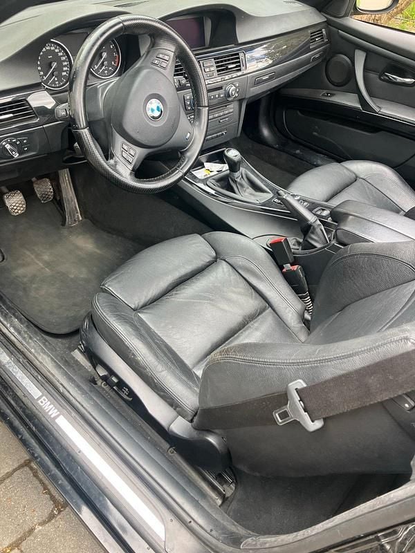 Gebraucht BMW 330 Cabriolet 272 PS (200 kW) 2009 Schwarz Cabrio