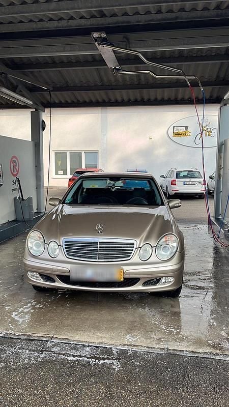 Beige Gebraucht 2002 Mercedes E240 Limousine | 3.000 € (Guter Preis) - Bild 1/4