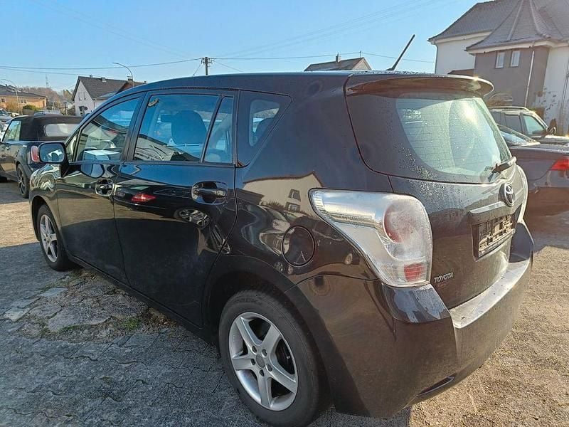 Gebraucht Toyota Verso Life 147 PS (108 kW) 2009 Black mica / ink Van / Kleinbus