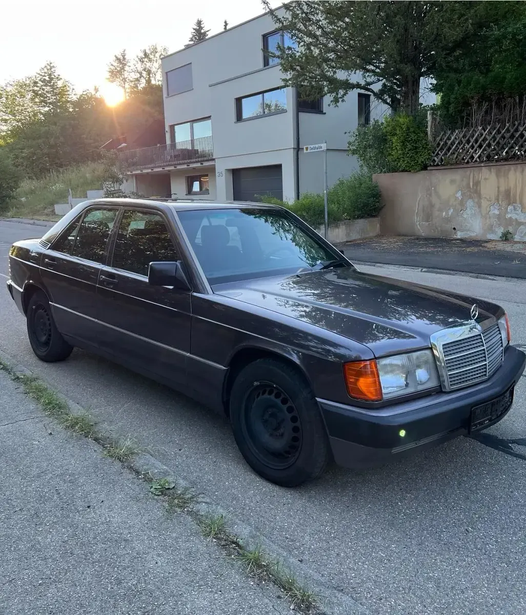 Gebraucht Mercedes 190 75 PS (55 kW) 1991 Violet Limousine