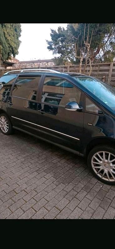 Second-hand VW Sharan 140 CP (102 kW) 2007 Albastru Monovolum