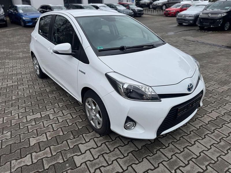Gebraucht Toyota Yaris Hybrid Life 75 PS (55 kW) 2014 Weiß Kleinwagen