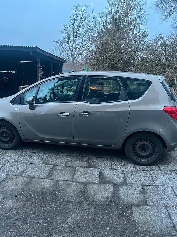 Gebraucht Opel Meriva 130 PS (95 kW) 2013 Braun Van / Kleinbus