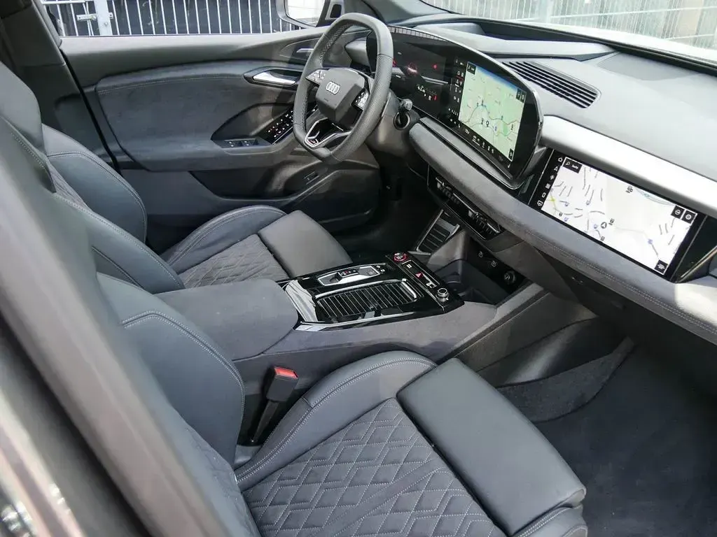 Second-hand Audi SQ6 e-tron Ambiente 359 kW (489 CP) 2025 Gri SUV