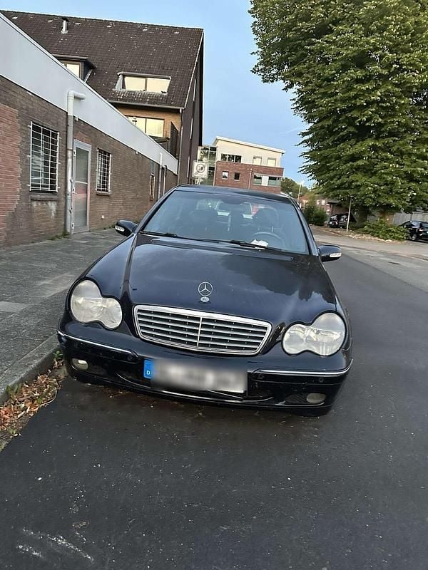 Schwarz Gebraucht 2001 Mercedes C200 Kleinwagen | 900 € (Superpreis) - Bild 1/4