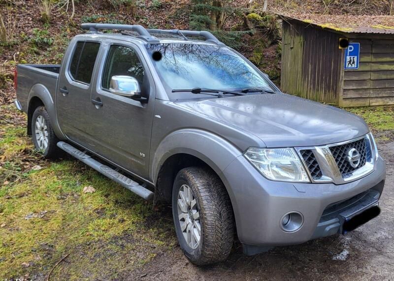 Grau Gebraucht 2015 Nissan Navara Abholung | 10.950 € - Bild 1/4