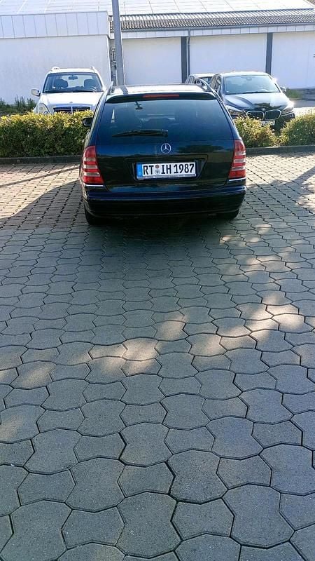 Schwarz Gebraucht 2006 Mercedes C180 Limousine | 2.650 € (Guter Preis) - Bild 1/4