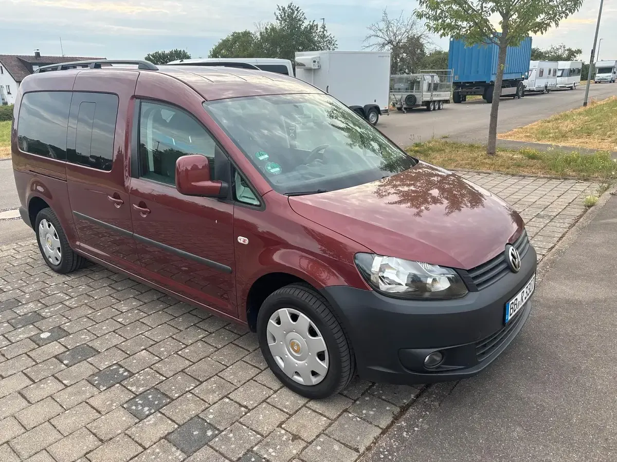 Gebraucht VW Caddy Maxi 109 PS (80 kW) 2011 Rot Van / Kleinbus