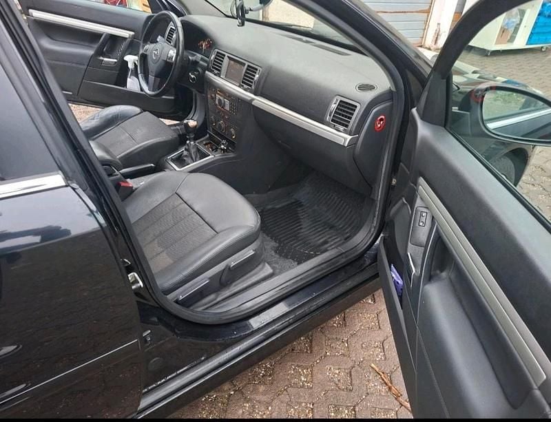 Gebraucht Opel Signum 150 PS (110 kW) 2007 Schwarz Kleinwagen