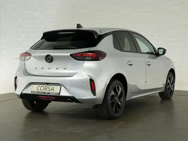 Gebraucht Opel Corsa 101 PS (74 kW) 2026 Kristall silber Kleinwagen