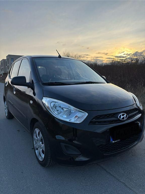 Gebraucht Hyundai i10 Edition 69 PS (50 kW) 2012 Schwarz Kleinwagen