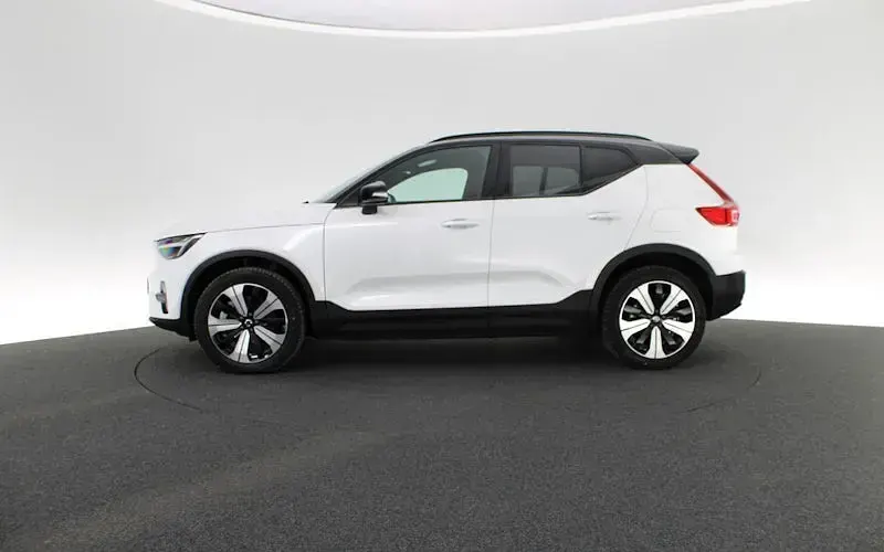 Używany Volvo EX40 Plus 175 kW (238 KM) 2022 Biały SUV