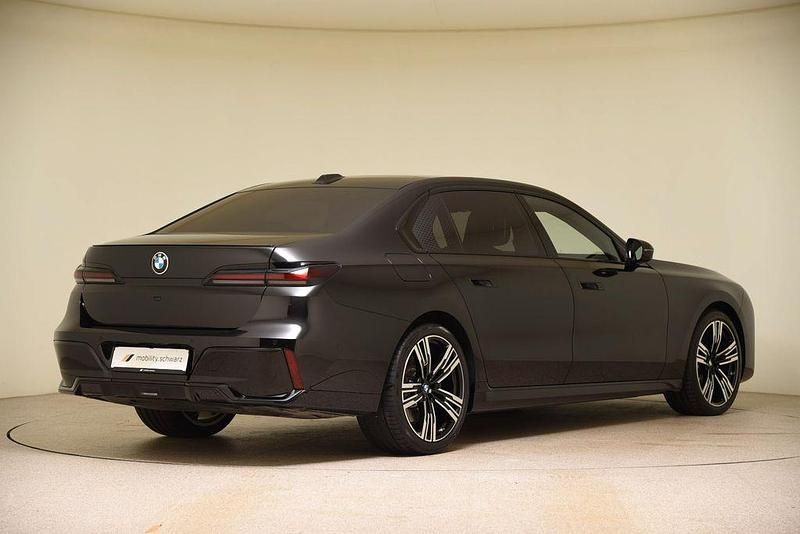 Gebraucht BMW 740 M Sport 286 PS (210 kW) 2025 Schwarz Limousine