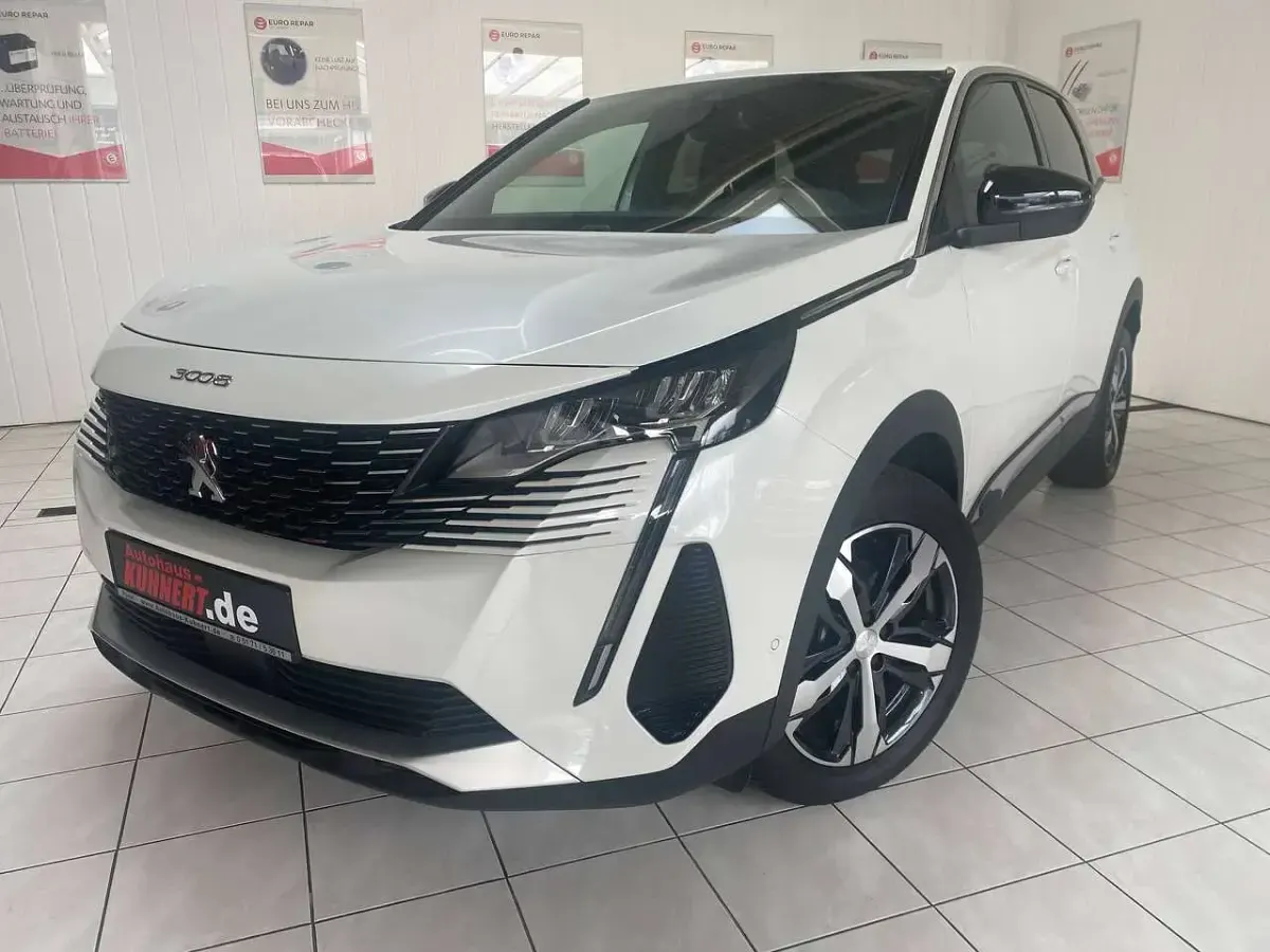 Gebraucht Peugeot 3008 Allure 131 PS (96 kW) 2023 Unbekannt SUV