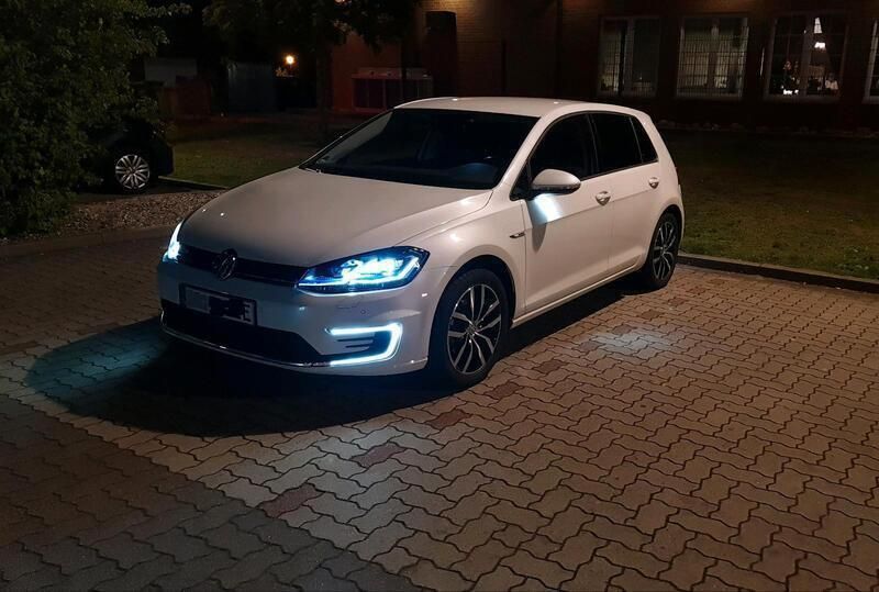 Weiß Gebraucht 2020 VW e-Golf Kleinwagen | 17.500 € (Teuer) - Bild 1/4