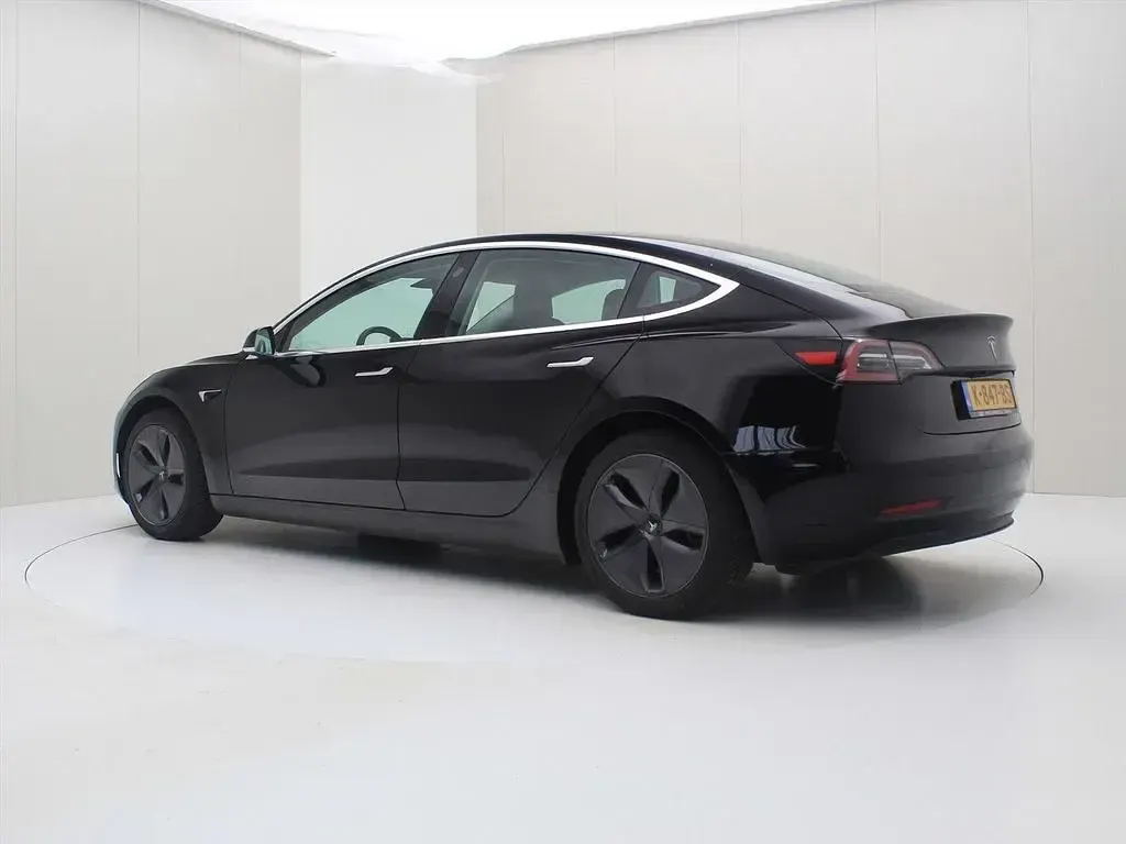 Usado Tesla Model 3 Standard Range 225 kW (306 CV) 2020 Negro Berlina