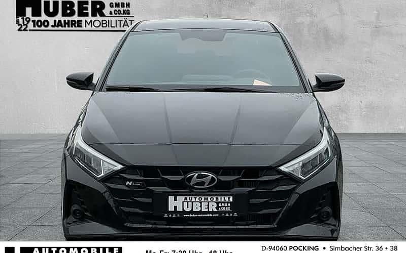 Schwarz Neu 2025 Hyundai i20 N Line Limousine | 24.490 € (Teuer) - Bild 1/4