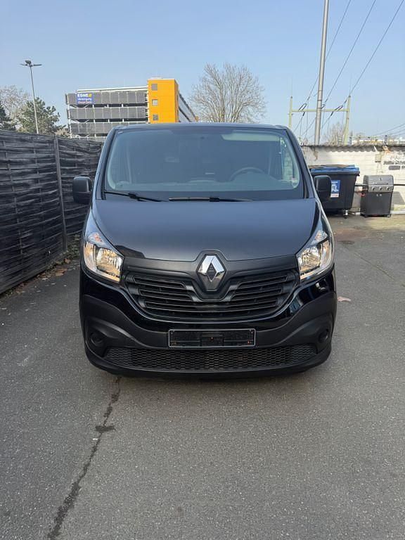 Gebraucht Renault Trafic Komfort 120 PS (88 kW) 2015 Schwarz Van / Kleinbus