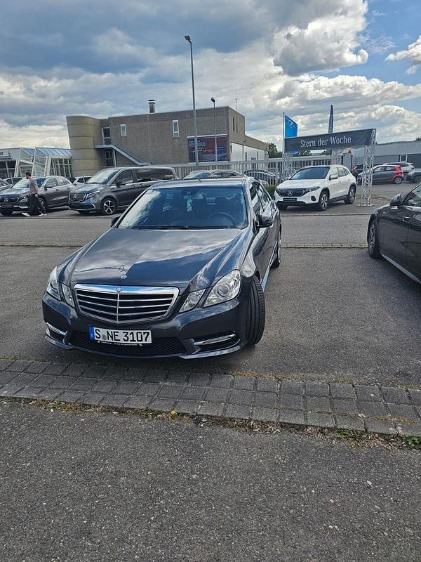 Gebraucht Mercedes E200 Avantgarde 184 PS (135 kW) 2013 Grau Limousine