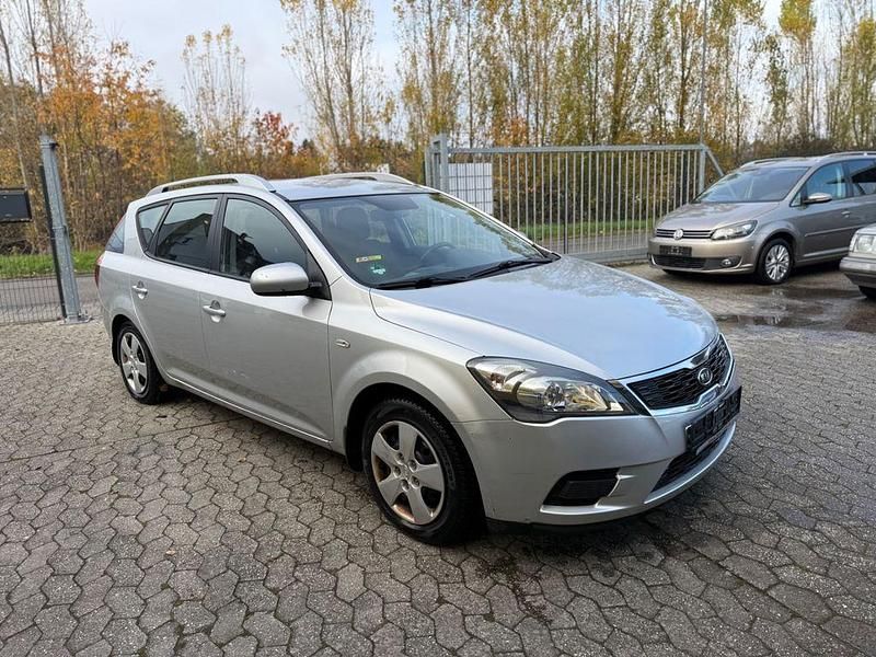 Silber Gebraucht 2012 Kia Ceed Sportswagon Vision Kombi | 3.999 € (Fairer Preis) - Bild 1/4
