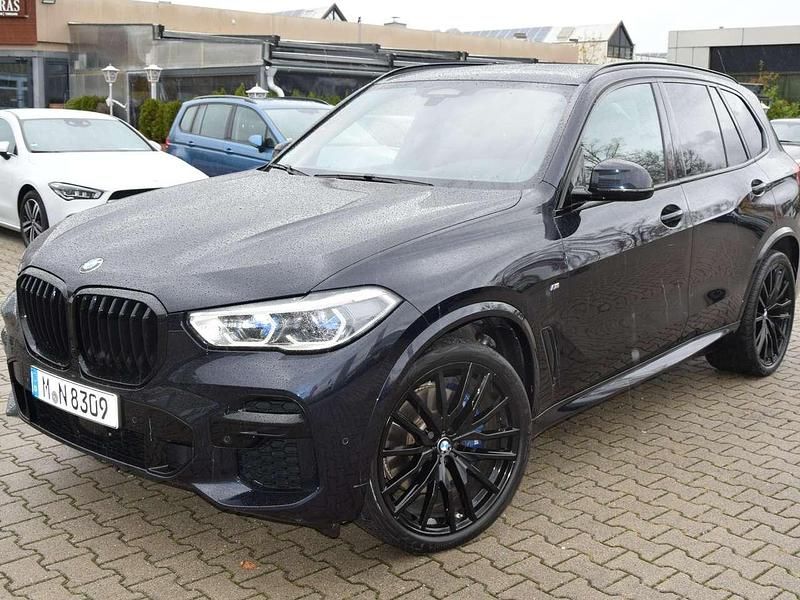 Carbonschwarz metallic Gebraucht 2021 BMW X5 M Sport SUV | 69.000 € - Bild 1/4