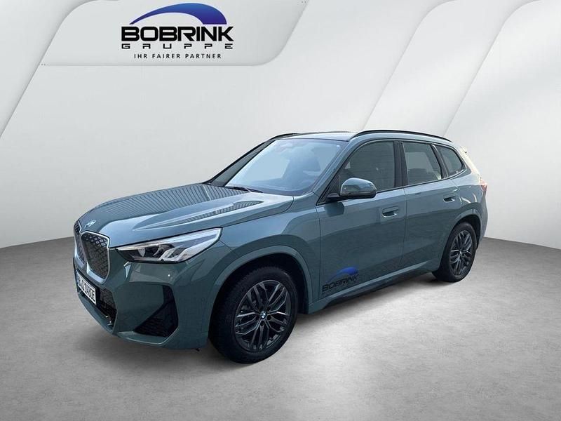 Grün Gebraucht 2025 BMW iX1 M Sport SUV | 52.540 € (Teuer) - Bild 1/4